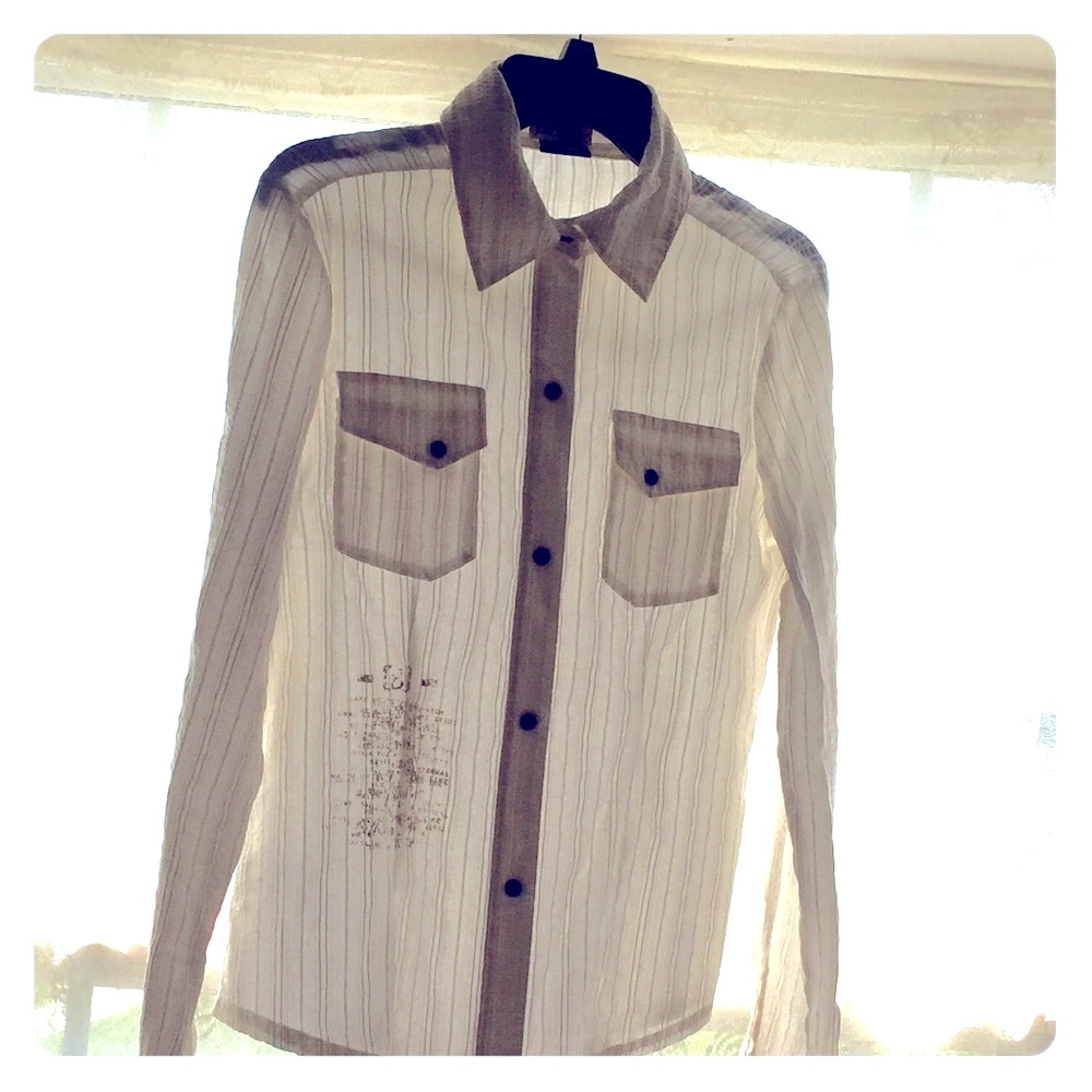 🎁Women’s button down shirt